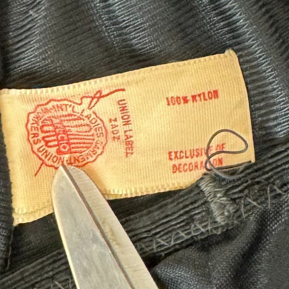 Vintage Saramae Lace Half Slip - Picture 5 of 5